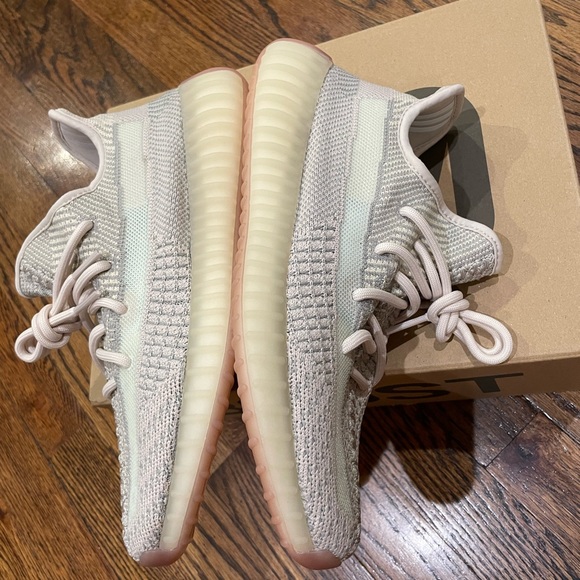 Yeezy Boost 350 V2 Citrin - Picture 3 of 13
